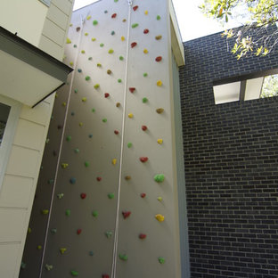 Foto di una parete da arrampicata minimal