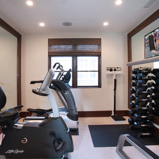 Aménagement d'une salle de sport contemporaine.