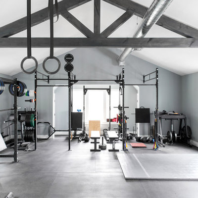 Inspiration for a coastal home gym remodel in New York