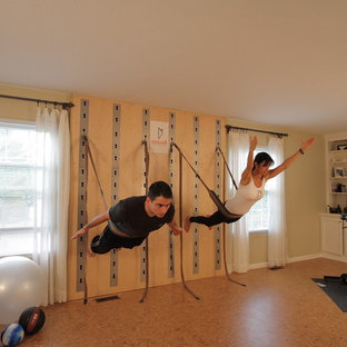 Foto di una palestra in casa minimalista