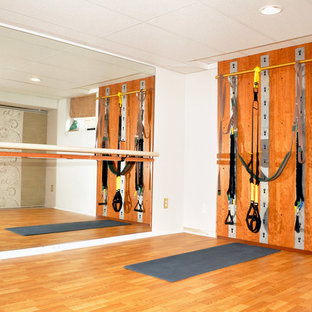 Moderner Fitnessraum in Cleveland