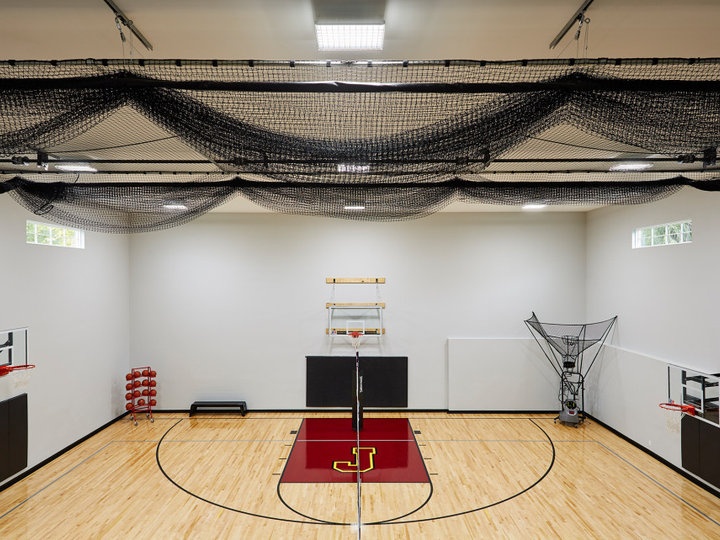 Indoor Sport Court - Traditional Home Gym