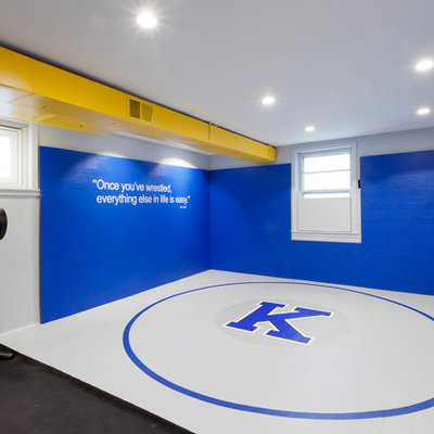 Trendy home gym photo in New York