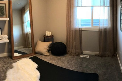 Inspiration for an eclectic home gym remodel in Calgary