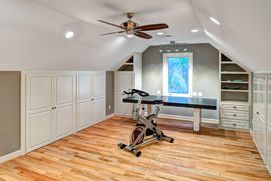 Inspiration for a transitional multiuse home gym remodel in Other