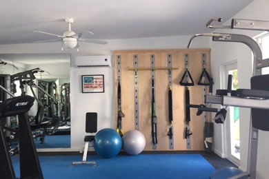 Home gym - contemporary home gym idea in Miami