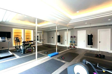 Example of a classic home gym design in Austin