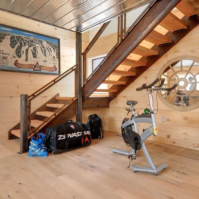 Example of a minimalist home gym design in Toronto