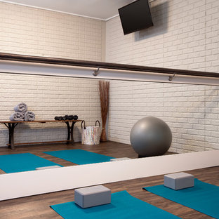Ispirazione per una palestra in casa classica