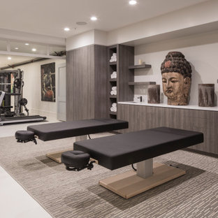 Idee per una palestra multiuso design con pareti grigie e pavimento grigio