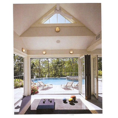Example of a classic home gym design in Boston