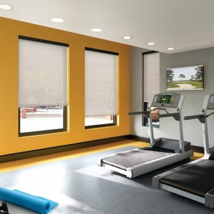Ispirazione per una palestra multiuso contemporanea di medie dimensioni con pareti grigie