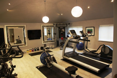 Design ideas for a modern home gym in Surrey.