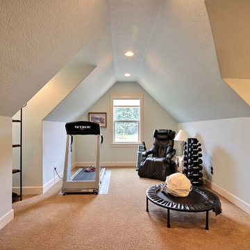 Upstairs Bonus/Exercise Room - The Poplar - Super Ranch in Monet's Garden