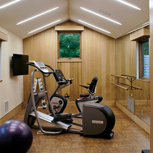 Esempio di una grande palestra multiuso contemporanea con pareti beige e pavimento in vinile