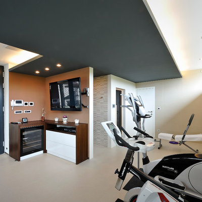 Minimalist home gym photo in Other