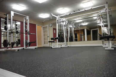 Inspiration for a timeless home gym remodel in Chicago
