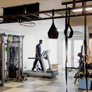 Idee per una grande palestra multiuso contemporanea con pareti beige e pavimento in linoleum