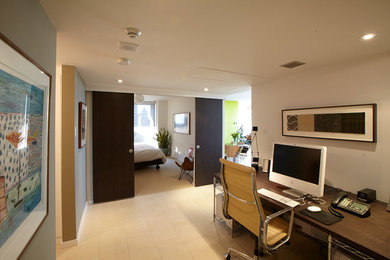 Источник вдохновения для домашнего уюта: кабинет среднего размера в современном стиле