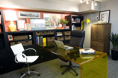 カンザスシティにあるエクレクティックスタイルのおしゃれなホームオフィス・書斎の写真