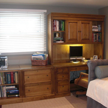 An Efficient and Gracious Office & Guest Room