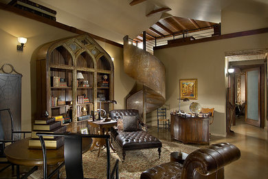 フェニックスにあるラグジュアリーなサンタフェスタイルのおしゃれなホームオフィス・書斎の写真