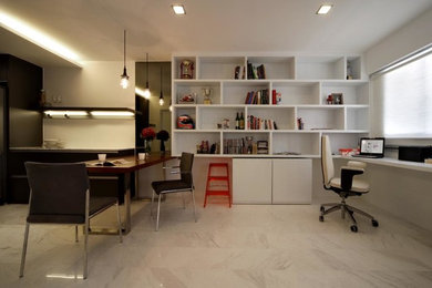 シンガポールにあるおしゃれなホームオフィス・書斎の写真