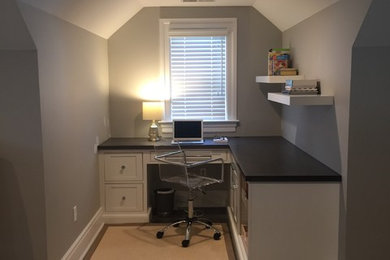 Example of a home office design in New York