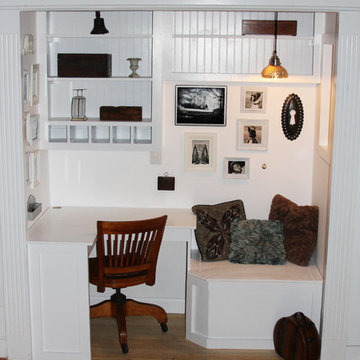 Built in office and reading nook http://whimages.blogspot.com/2010/06/cushion-fo