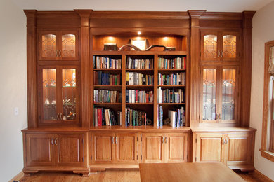 ミネアポリスにあるトラディショナルスタイルのおしゃれなホームオフィス・書斎の写真