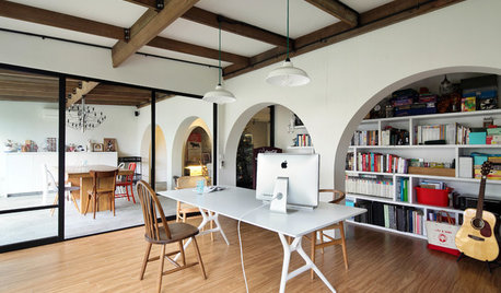 Houzz Tour: Styles of the Past, Present & Future Live in This Apartment