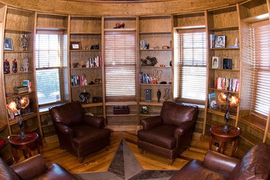 トロントにある高級な広いトラディショナルスタイルのおしゃれなホームオフィス・書斎の写真