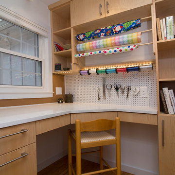 Contemporary crafting nook