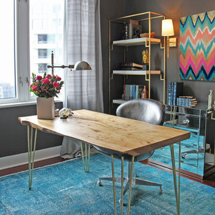 Réalisation d'un petit bureau design avec aucune cheminée, un bureau indépendant, un mur gris, un sol en bois foncé et un sol turquoise.