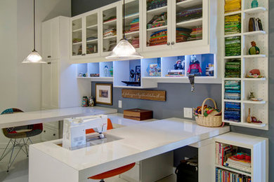 Example of a trendy study room design in Houston