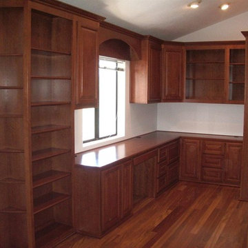 Custom Home Offices & Workstations