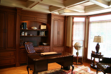 Home office - traditional home office idea in Philadelphia