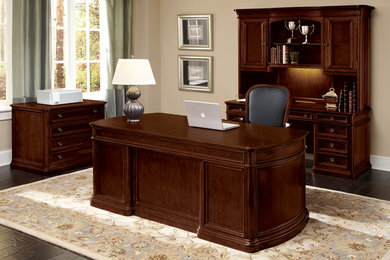 Inspiration for a timeless home office remodel in Nashville