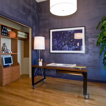 Home Office Design Ideas 202
2 Downtown 75 Freestanding Desk Home Office with Purple Walls Ideas You'll Love - October, 2022 | Houzz