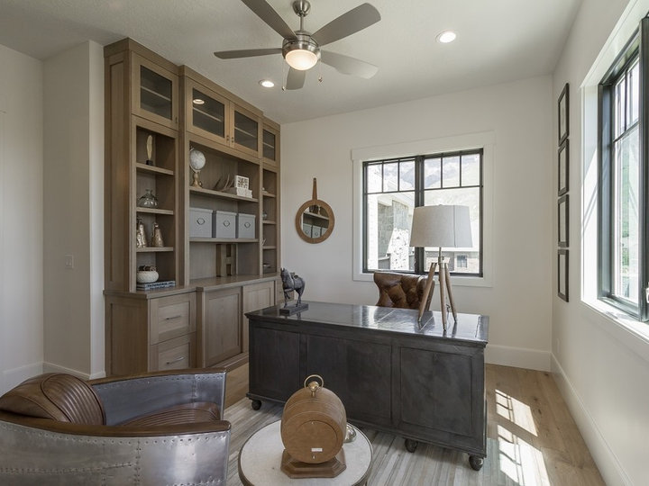 Home Office - Contemporary Home Office