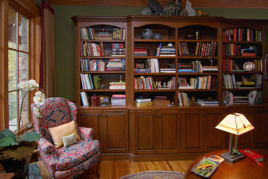 シャーロットにあるトラディショナルスタイルのおしゃれなホームオフィス・書斎の写真