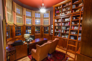 エドモントンにあるコンテンポラリースタイルのおしゃれなホームオフィス・書斎の写真