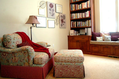 シアトルにあるトラディショナルスタイルのおしゃれなホームオフィス・書斎の写真