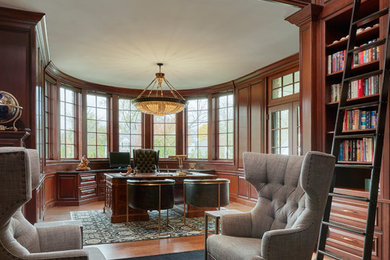 Example of a classic home office design in Chicago
