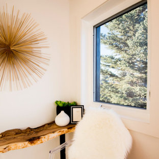 Trendy home office photo in Edmonton