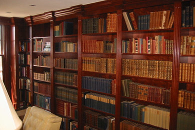 ワシントンD.C.にあるトラディショナルスタイルのおしゃれなホームオフィス・書斎の写真