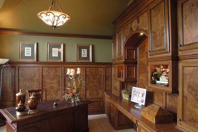Example of a classic home office design in Cincinnati