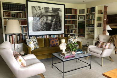 На фото: домашняя библиотека среднего размера в стиле неоклассика (современная классика) с белыми стенами, ковровым покрытием и серым полом без камина