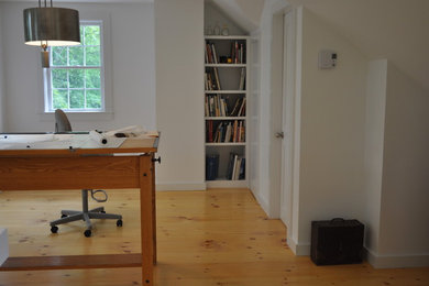 Home office - contemporary home office idea in Boston