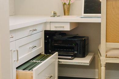 デトロイトにある高級な小さなトランジショナルスタイルのおしゃれなホームオフィス・書斎の写真
